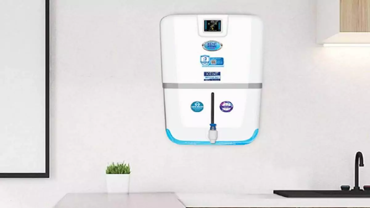 Professional water purifier installation services by Nivedita Services in Pune.